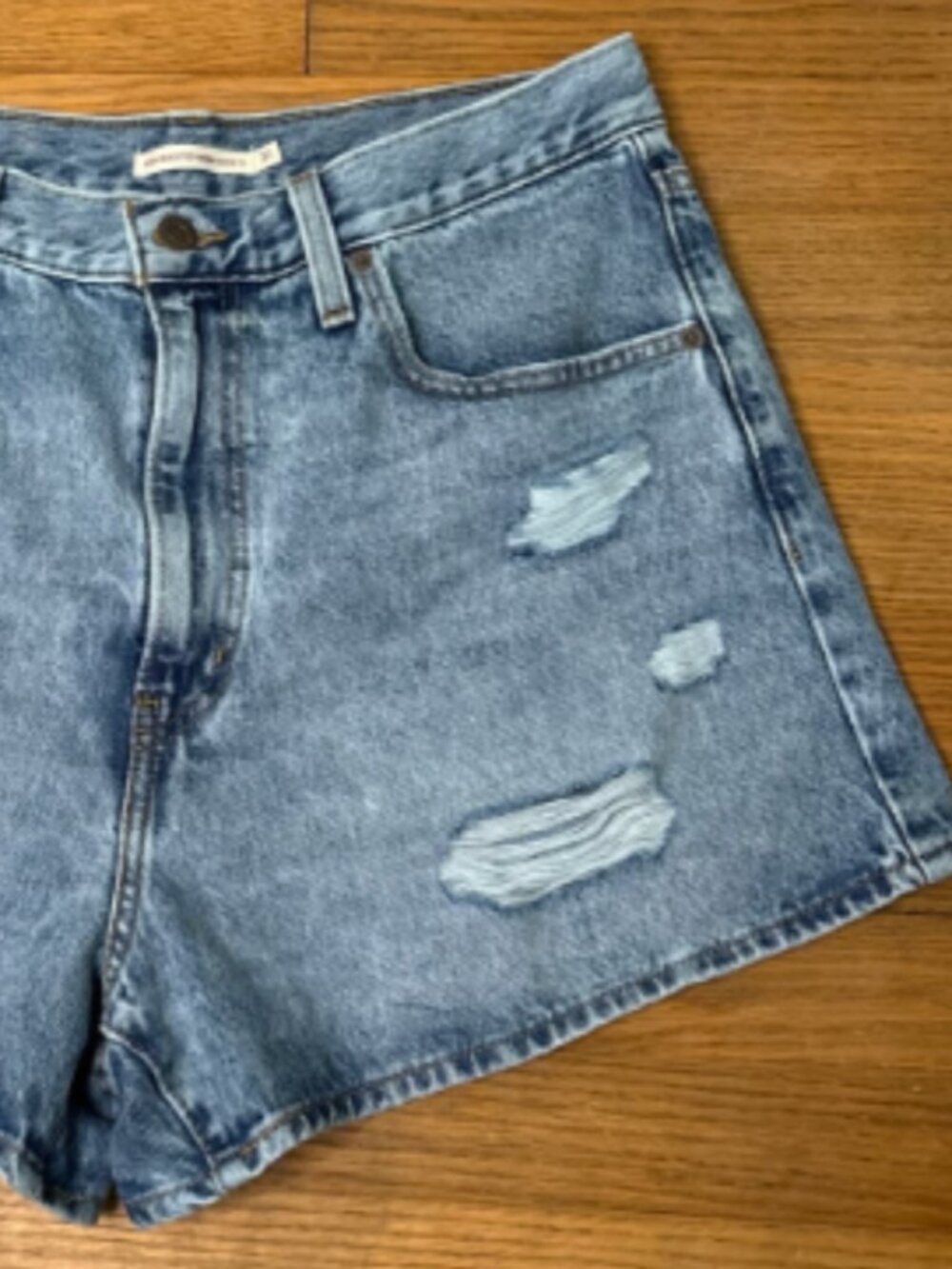 Levi High Waisted Mom Shorts Denim Light Wash women’s size 31